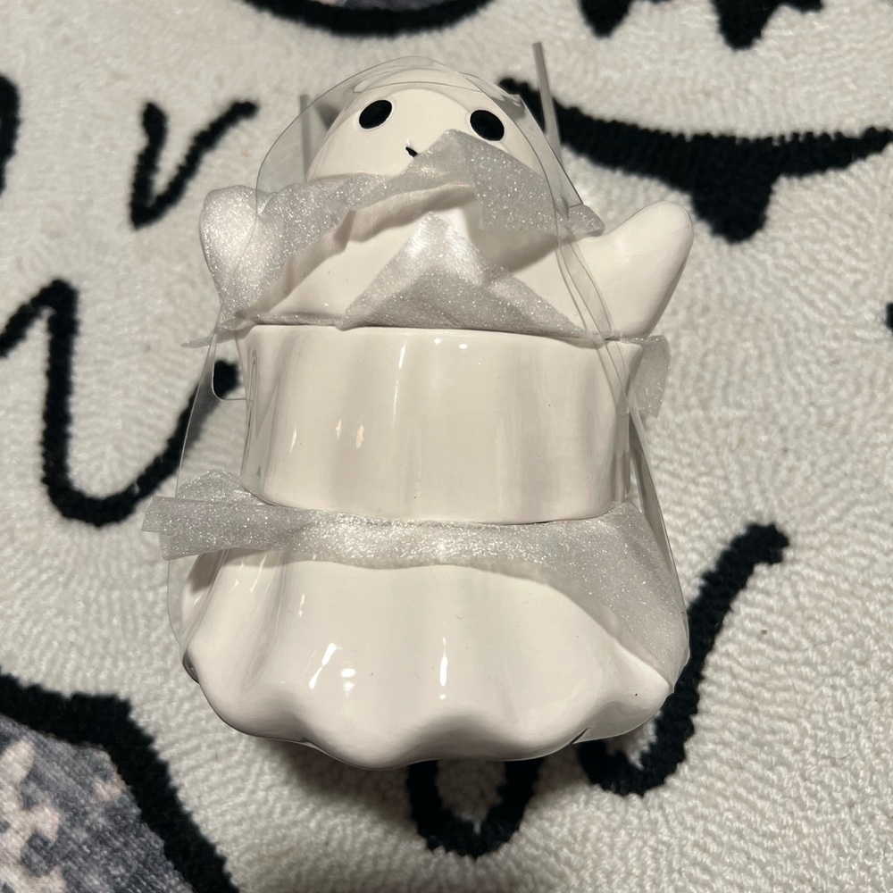 New 10 Strawberry Street Ceramic White Ghost Measuring Cups!